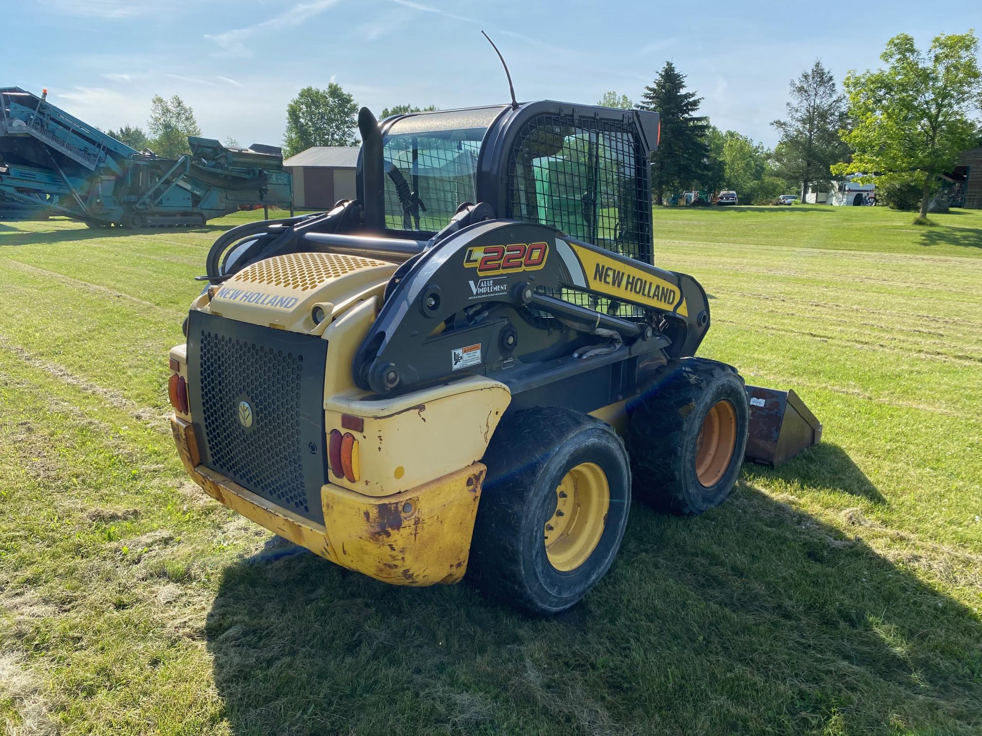 2011 NEW HOLLAND L220 - Image 5